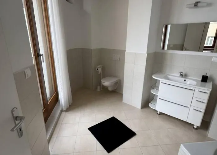 Prime Location דירה *